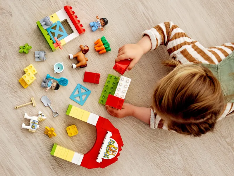 LEGO 10951 Stadnina i kucyki zdjęcie 13