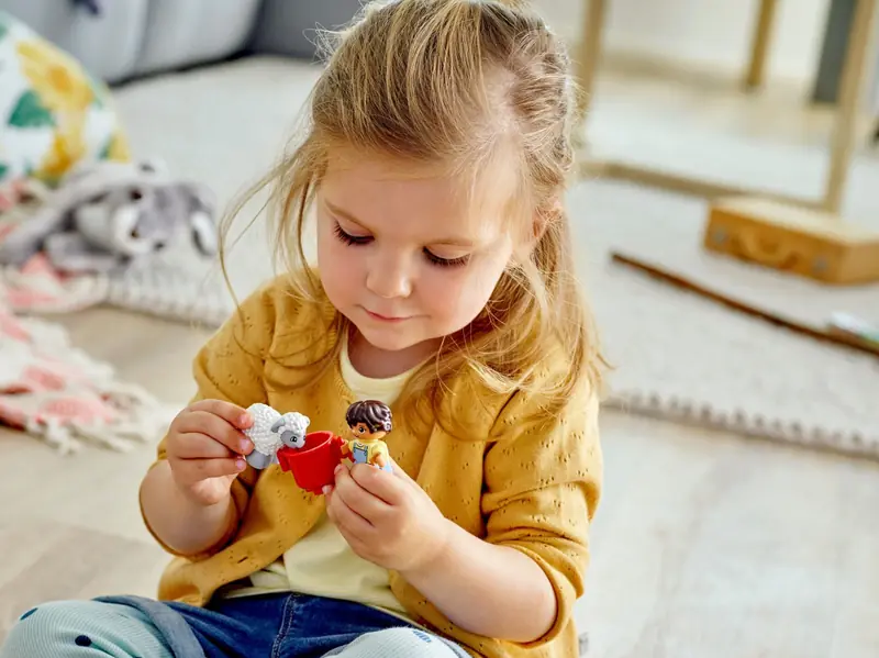 LEGO 10952 Stodoła, traktor i zwierzęta gospodarskie zdjęcie 14