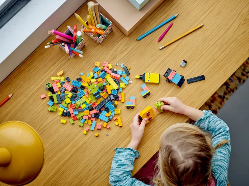LEGO 11027 Kreatywna zabawa neonowymi kolorami zdjęcie 12