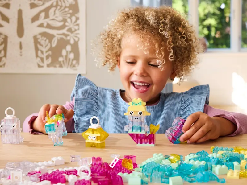 LEGO 11040 Magiczny zestaw z przezroczystymi klockami zdjęcie 6