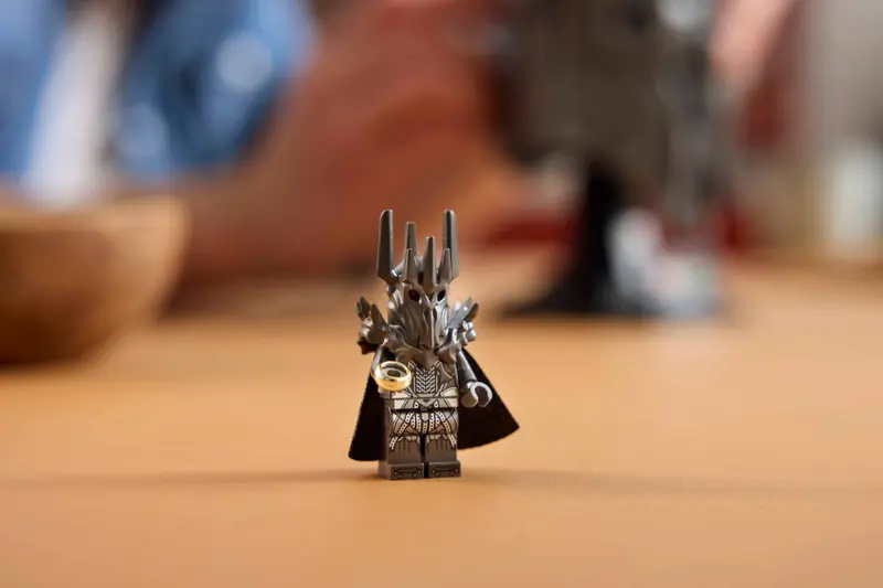 LEGO 11373 Władca pierścieni: Hełm Saurona zdjęcie 13