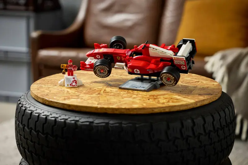 LEGO 11375 Ferrari F2004 i Michael Schumacher zdjęcie 9