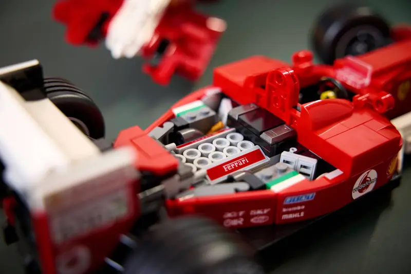 LEGO 11375 Ferrari F2004 i Michael Schumacher zdjęcie 14