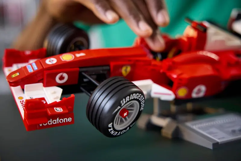 LEGO 11375 Ferrari F2004 i Michael Schumacher zdjęcie 16
