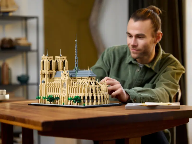 LEGO 21061 Notre-Dame w Paryżu zdjęcie 11