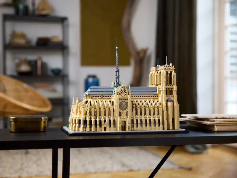 LEGO 21061 Notre-Dame w Paryżu zdjęcie 13
