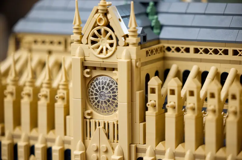 LEGO 21061 Notre-Dame w Paryżu zdjęcie 14