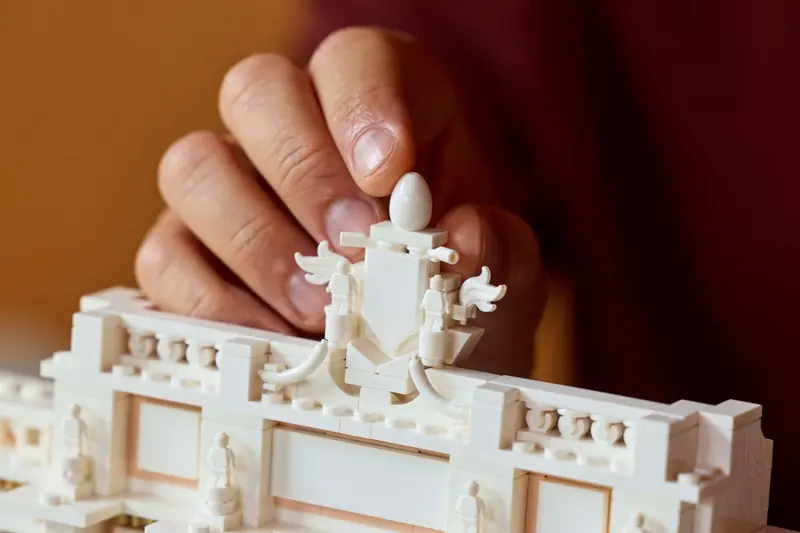 LEGO 21062 Fontanna di Trevi zdjęcie 9