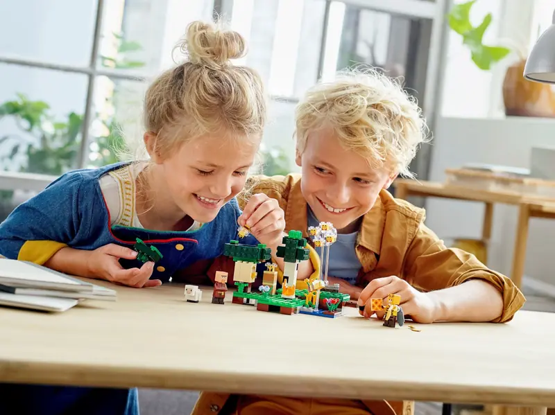 LEGO 21165 Pasieka zdjęcie 9