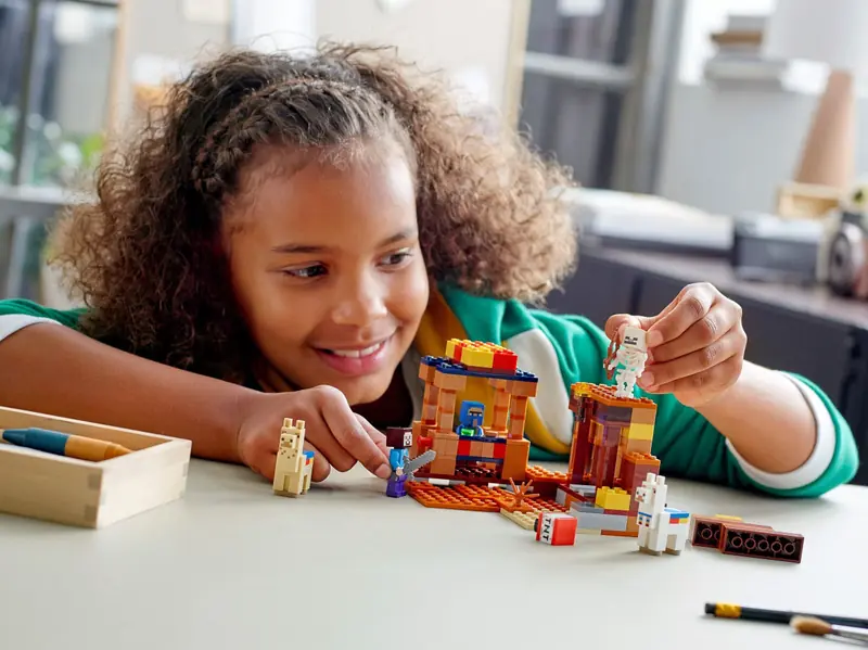 LEGO 21167 Punkt handlowy zdjęcie 11