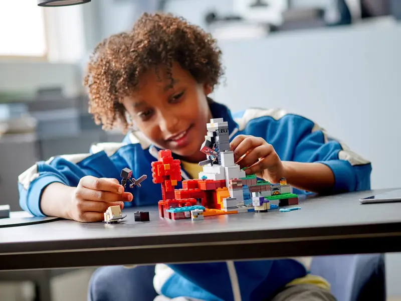 LEGO 21172 Zniszczony portal zdjęcie 11