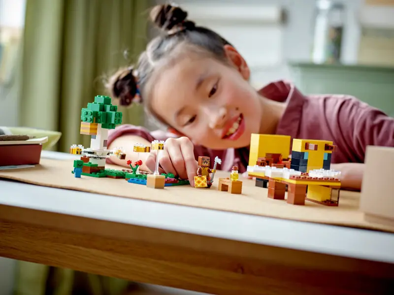 LEGO 21241 Pszczeli ul zdjęcie 10