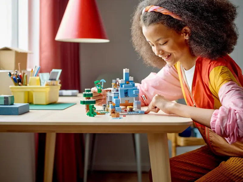 LEGO 21243 Ośnieżone szczyty zdjęcie 7