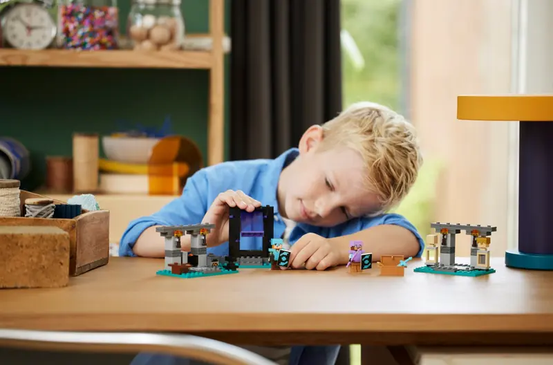 LEGO 21252 Zbrojownia zdjęcie 8