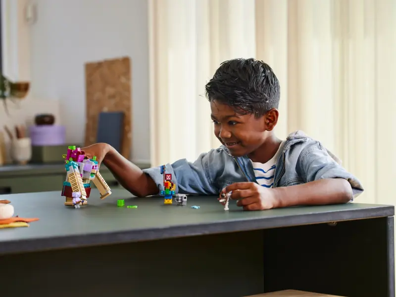 LEGO 21257 Decydujące starcie z Dewastatorem zdjęcie 8