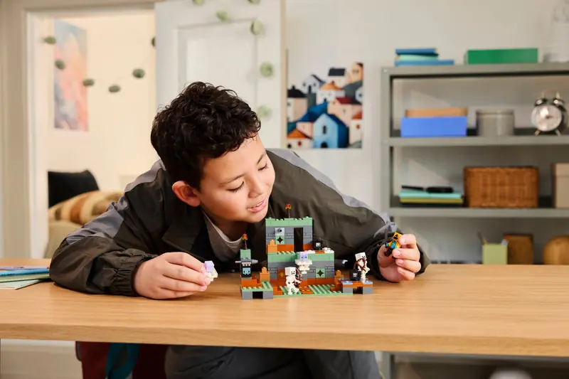 LEGO 21271 Komnata prób zdjęcie 10