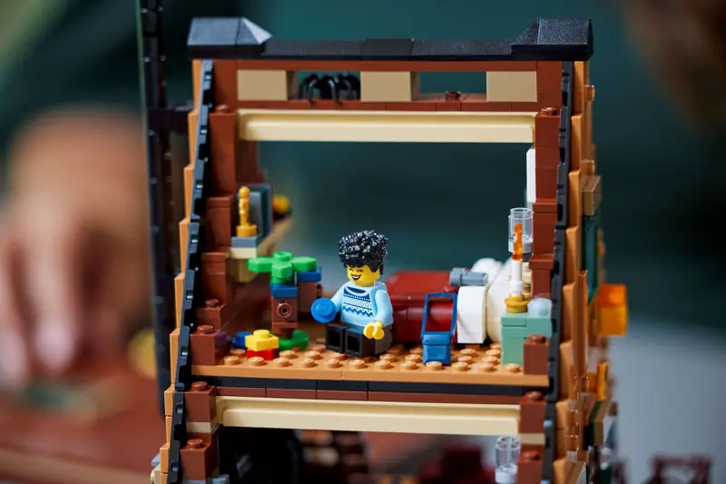 LEGO 21338 Chatka w kształcie litery A zdjęcie 14
