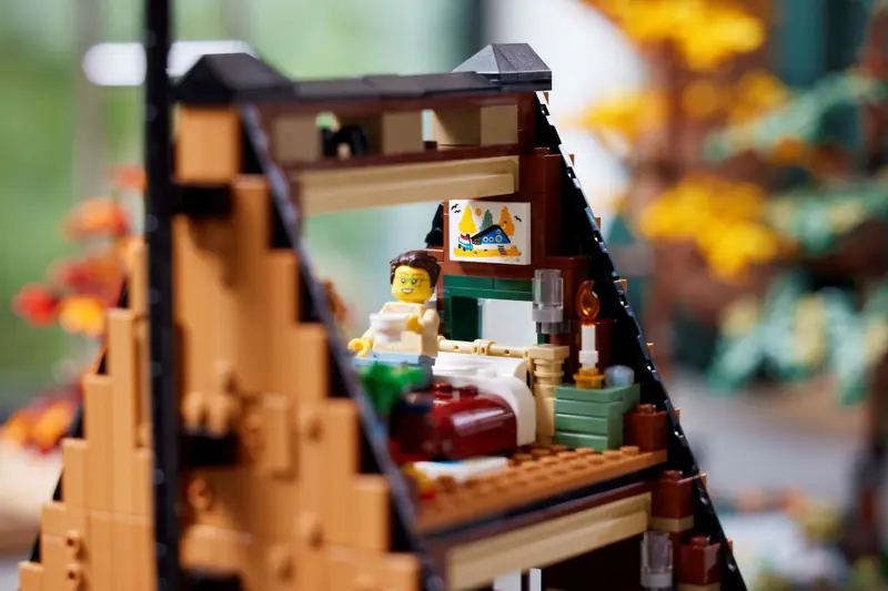 LEGO 21338 Chatka w kształcie litery A zdjęcie 15
