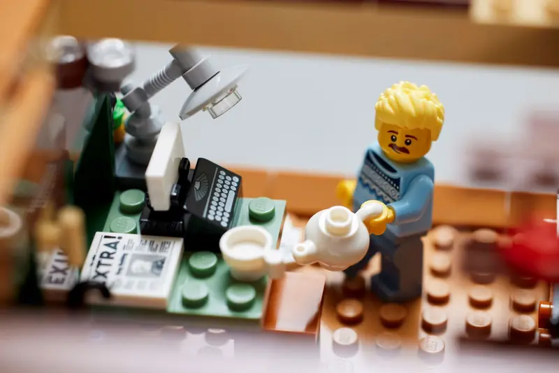 LEGO 21338 Chatka w kształcie litery A zdjęcie 16