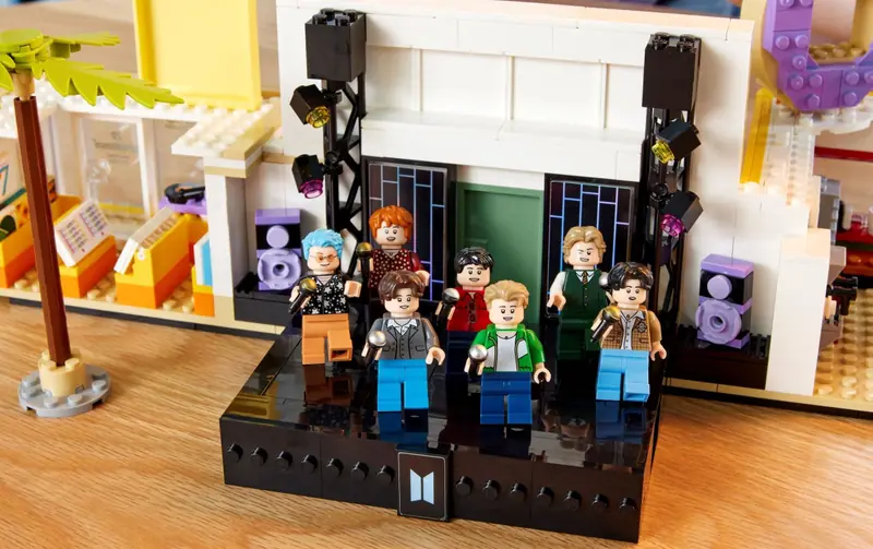 LEGO 21339 BTS Dynamite zdjęcie 13