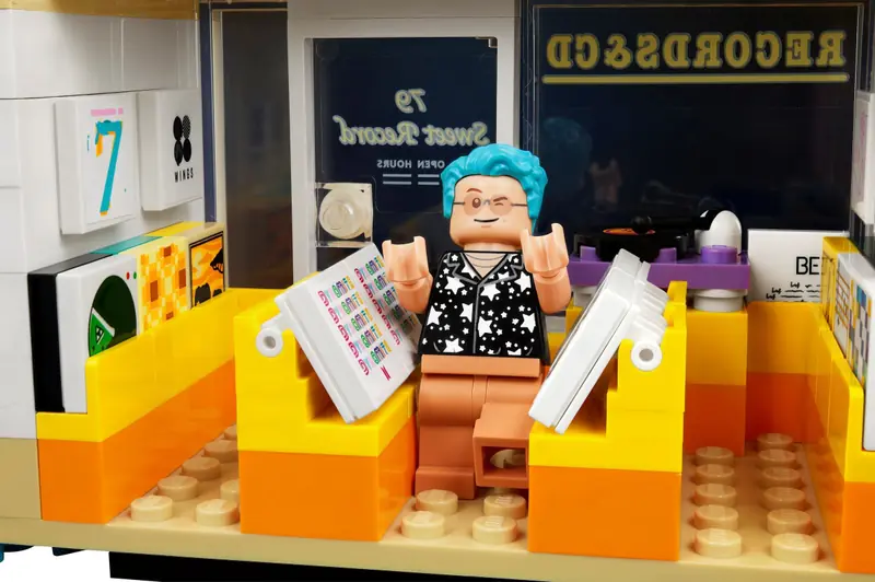 LEGO 21339 BTS Dynamite zdjęcie 15