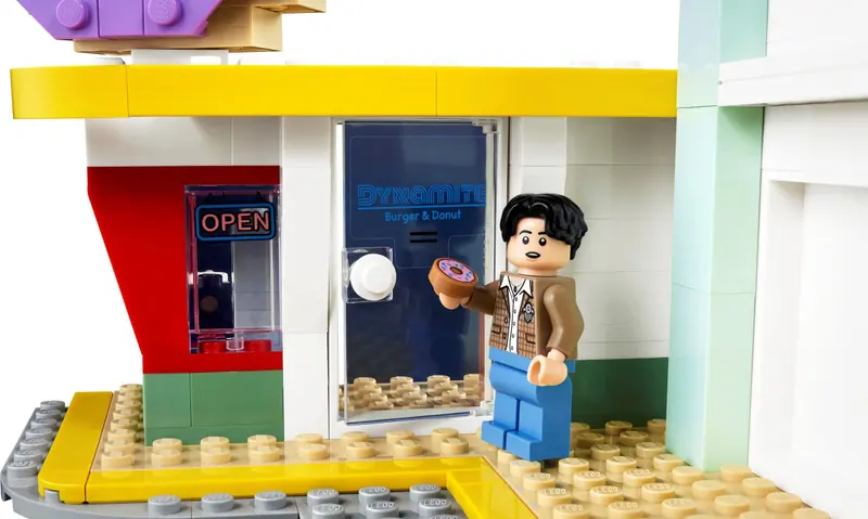 LEGO 21339 BTS Dynamite zdjęcie 16