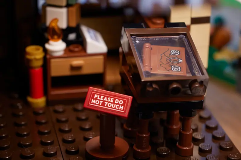 LEGO 21341 Disney Hokus Pokus: Chata sióstr Sanderson zdjęcie 19