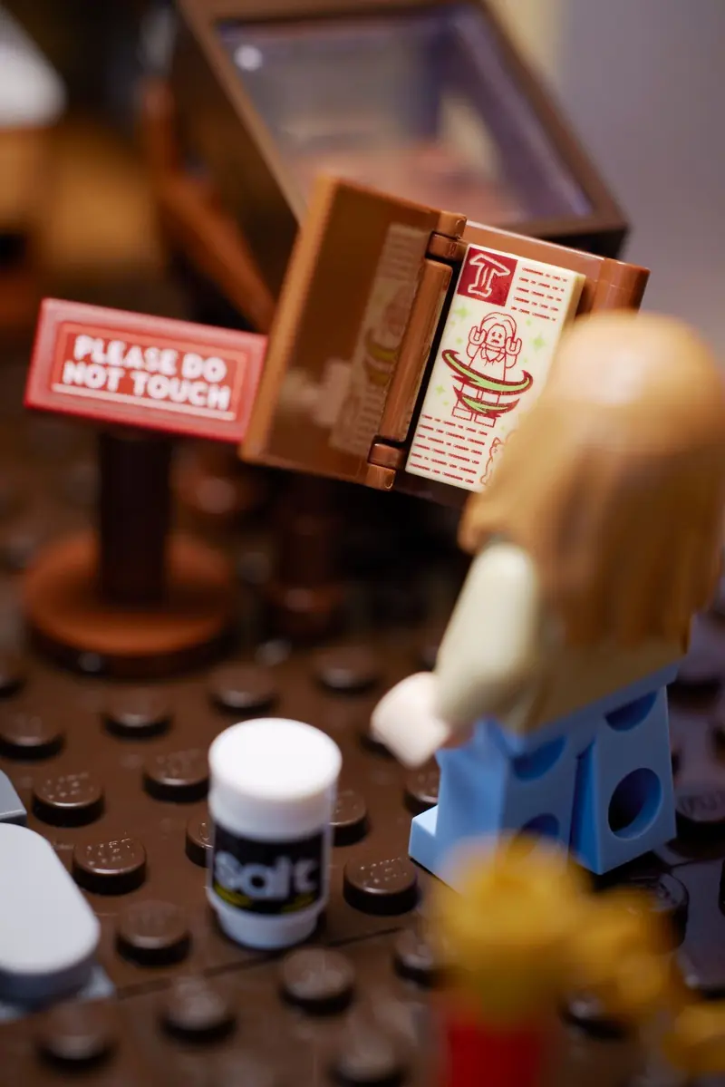 LEGO 21341 Disney Hokus Pokus: Chata sióstr Sanderson zdjęcie 20