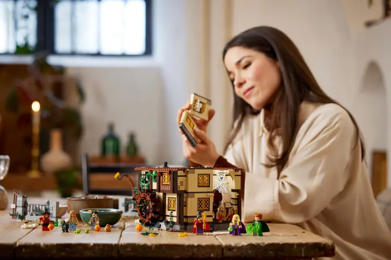 LEGO 21341 Disney Hokus Pokus: Chata sióstr Sanderson zdjęcie 21