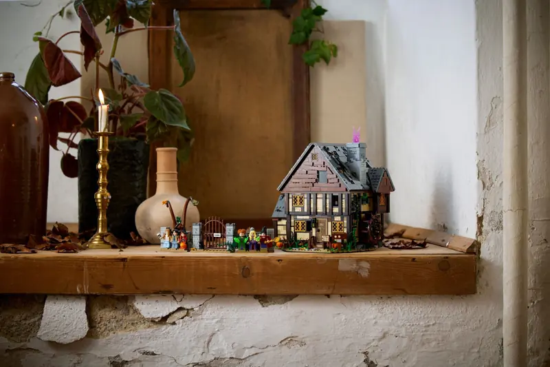 LEGO 21341 Disney Hokus Pokus: Chata sióstr Sanderson zdjęcie 23
