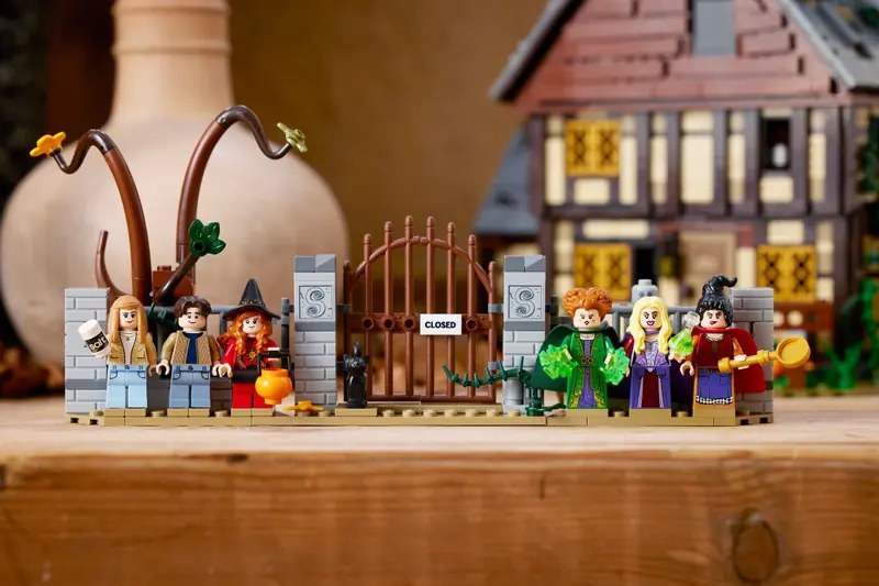 LEGO 21341 Disney Hokus Pokus: Chata sióstr Sanderson zdjęcie 24