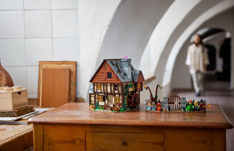 LEGO 21341 Disney Hokus Pokus: Chata sióstr Sanderson zdjęcie 28
