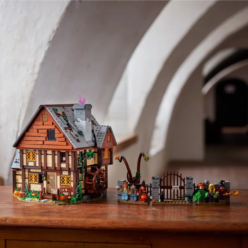 LEGO 21341 Disney Hokus Pokus: Chata sióstr Sanderson zdjęcie 12