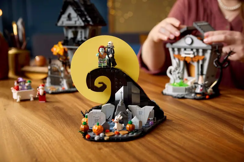 LEGO 21351 Disney: Miasteczko Halloween Tima Burtona zdjęcie 7