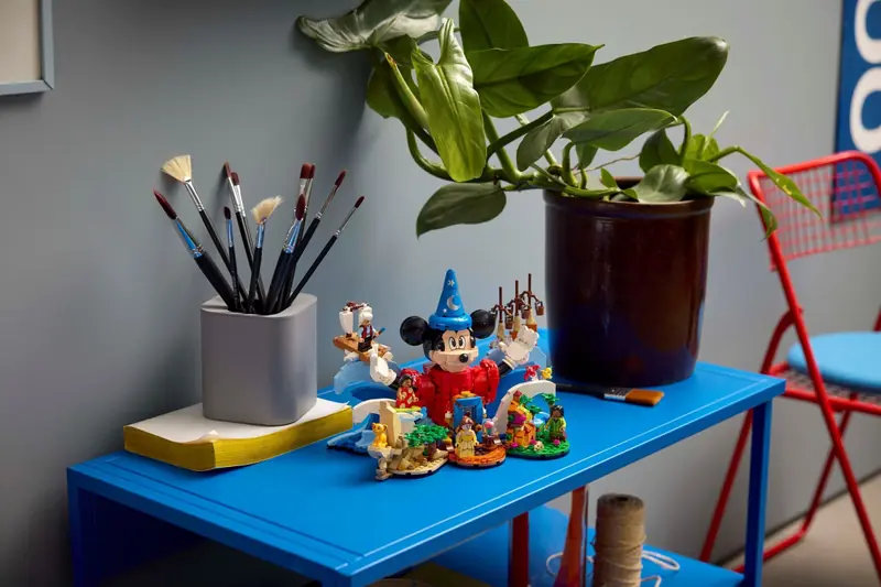LEGO 21352 Magia Disneya zdjęcie 5