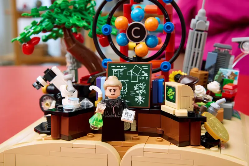 LEGO 21355 Ewolucja przedmiotów ścisłych zdjęcie 9