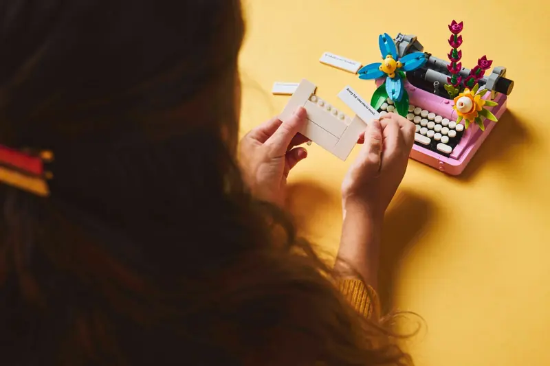 LEGO 31169 Maszyna do pisania z kwiatami zdjęcie 10