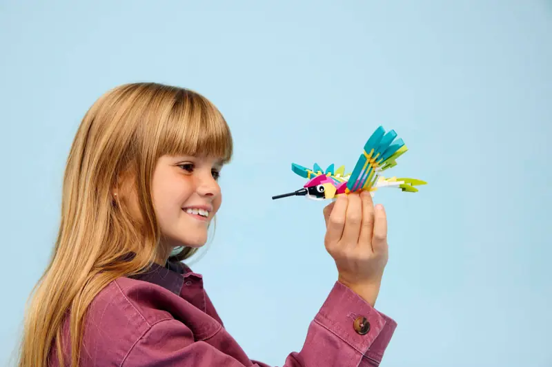 LEGO 31384 Dzikie zwierzęta: kolorowy koliber zdjęcie 13