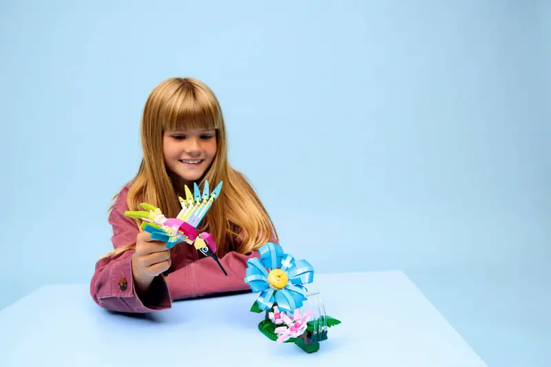 LEGO 31384 Dzikie zwierzęta: kolorowy koliber zdjęcie 7
