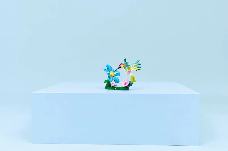 LEGO 31384 Dzikie zwierzęta: kolorowy koliber zdjęcie 8
