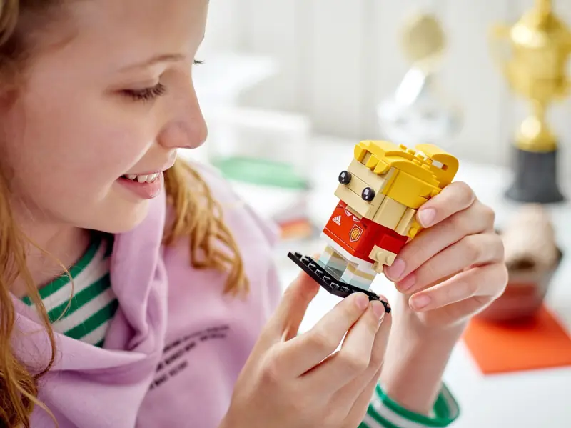 LEGO 40541 Portret z klocków - Manchester United zdjęcie 12