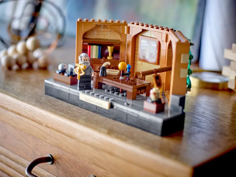 LEGO 40595 Hołd dla Galileusza zdjęcie 5