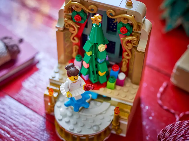 LEGO 40701 Scena z baletnicą i dziadkiem do orzechów zdjęcie 5