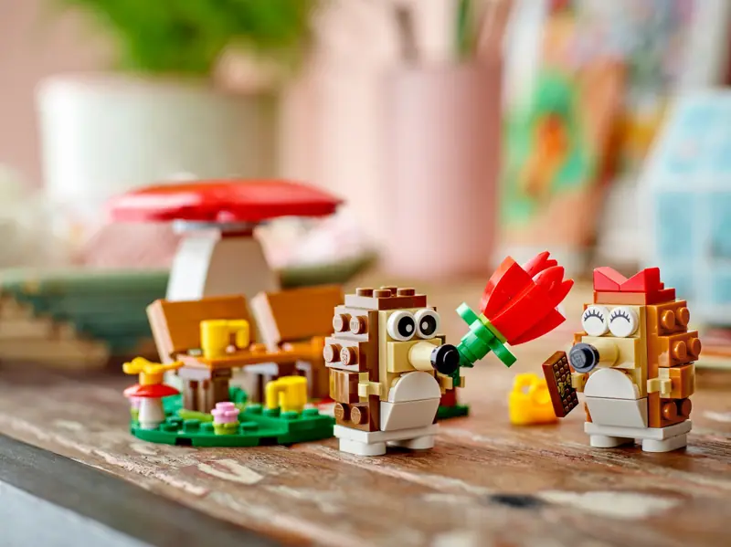 LEGO 40711 Piknik pary jeżyków zdjęcie 5