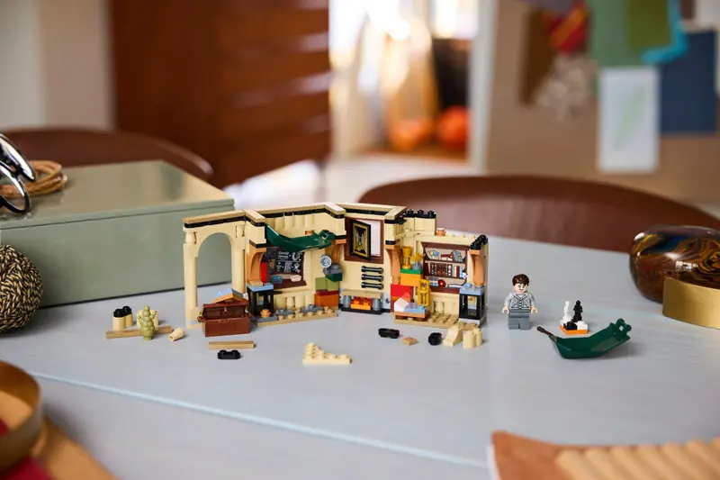 LEGO 40770 Zamek Hogwart: Pokój Życzeń zdjęcie 4