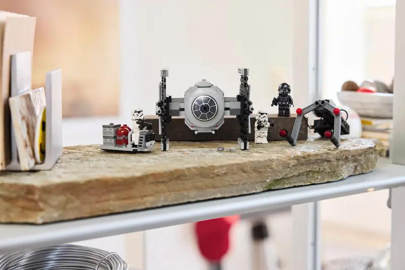 LEGO 40771 Myśliwiec TIE ze stanowiskiem w imperialnym hangarze zdjęcie 6