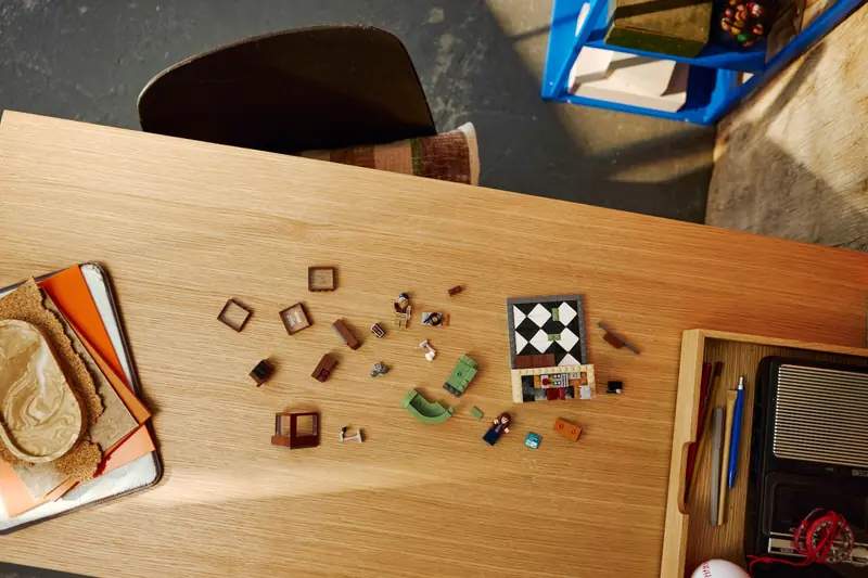 LEGO 40891 Stranger Things: Stacja radiowa WSQK zdjęcie 6