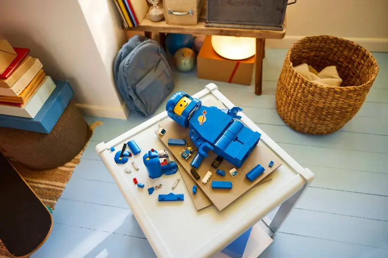 LEGO 40921 Powiększona minifigurka niebieskiego astronauty zdjęcie 9