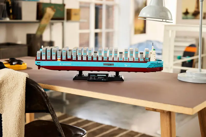 LEGO 40955 Kontenerowiec z Napędem Dual-Fuel Maersk zdjęcie 9