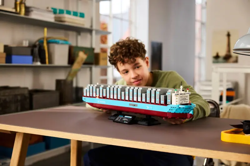 LEGO 40955 Kontenerowiec z Napędem Dual-Fuel Maersk zdjęcie 12